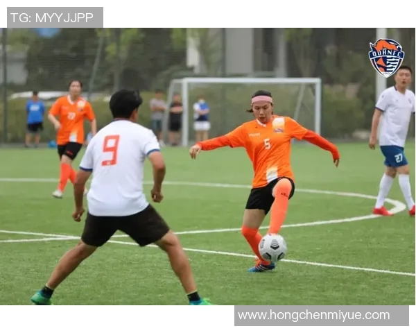 我的足球明星女同桌带我领略绿茵场上的激情与梦想